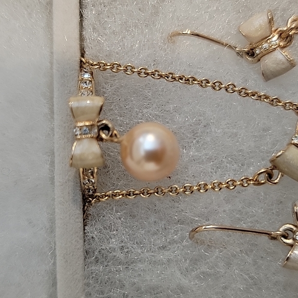 Pearl Rhinestone Bow Necklace Earring Ring Set Hong Kong - Picture 3 of 8